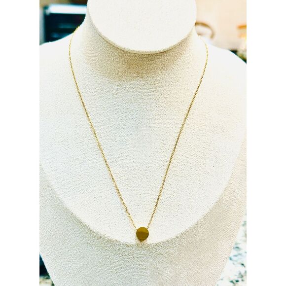 Minimalist Gold Pendant Necklace – Elegant Stainless Steel Design - Picture 3 of 8